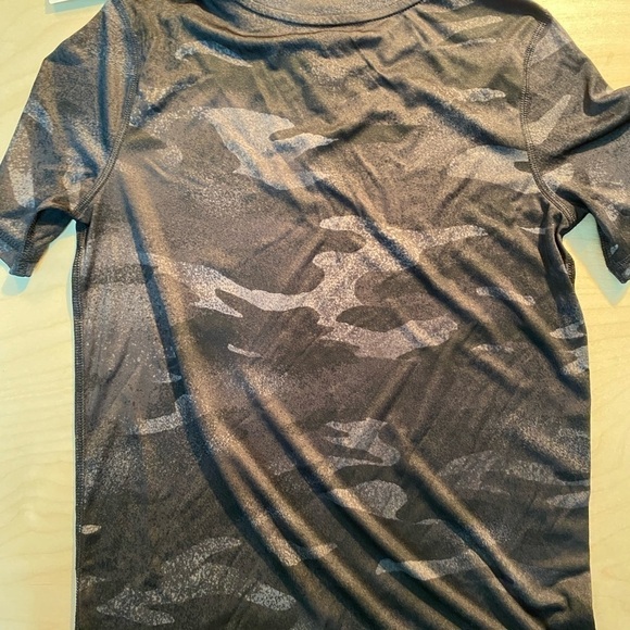 All in Motion Athletic Tee Large (12/14) (GL) - Picture 7 of 11